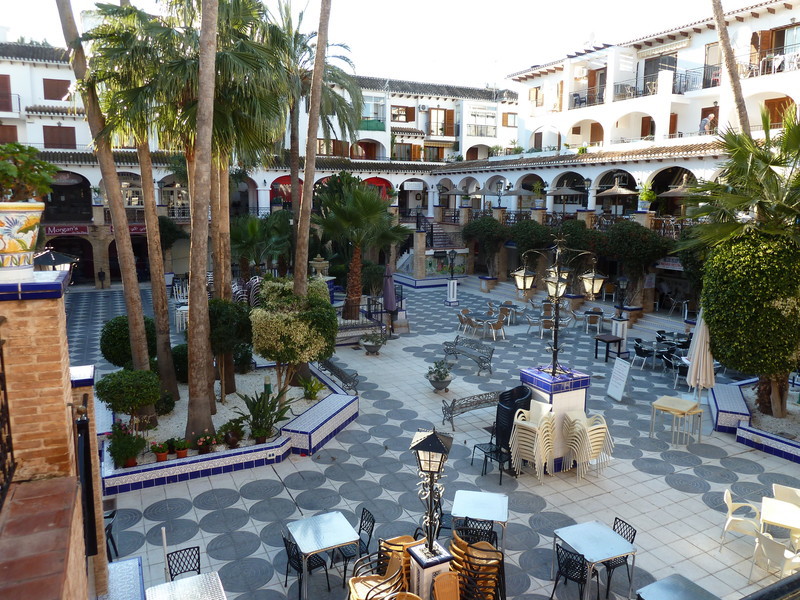 Bel locale commerciale in Villamartin Plaza