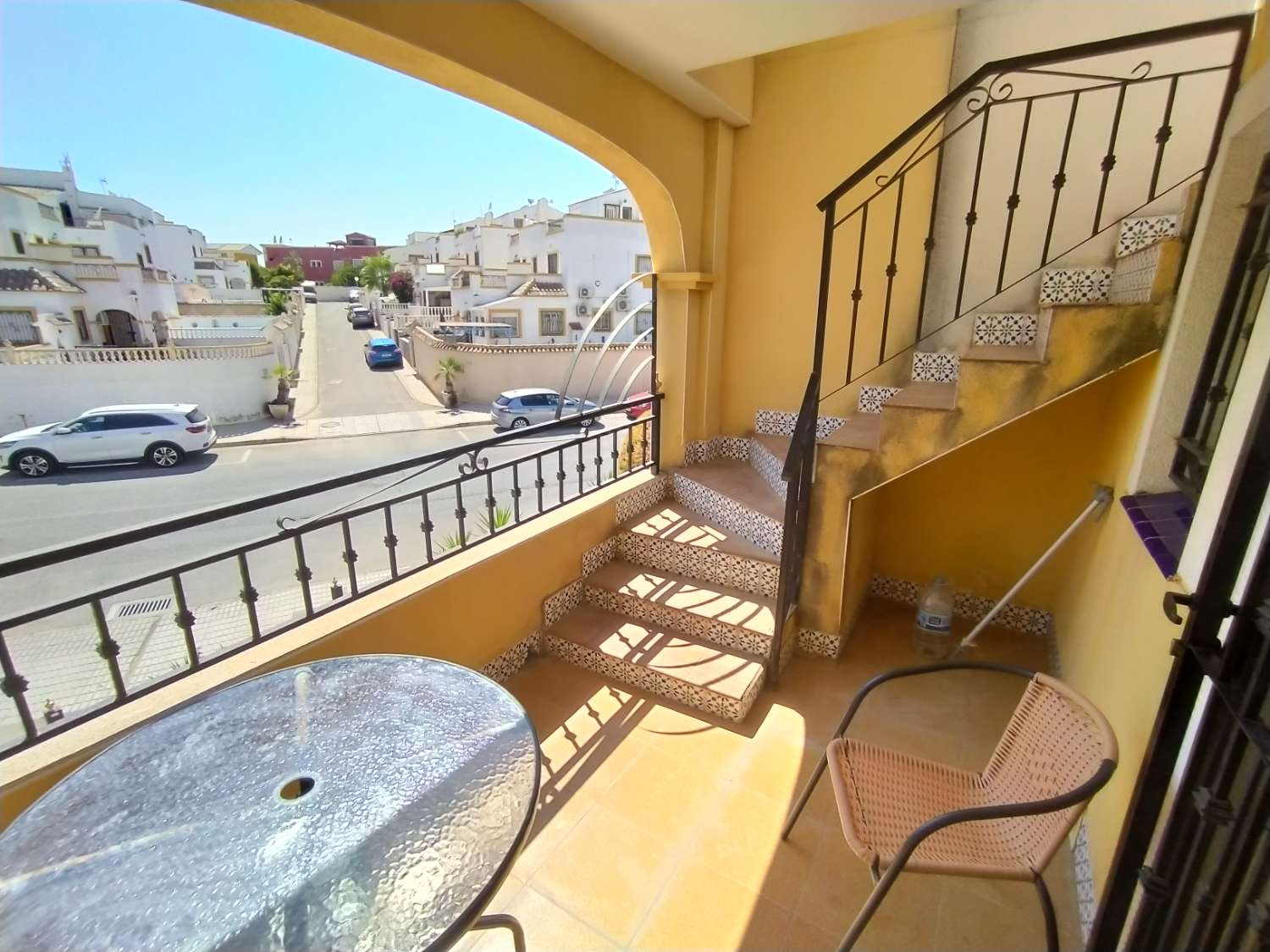 Upstairs apartment with 2 bedrooms and 1 bathroom overlooking the salt lake.