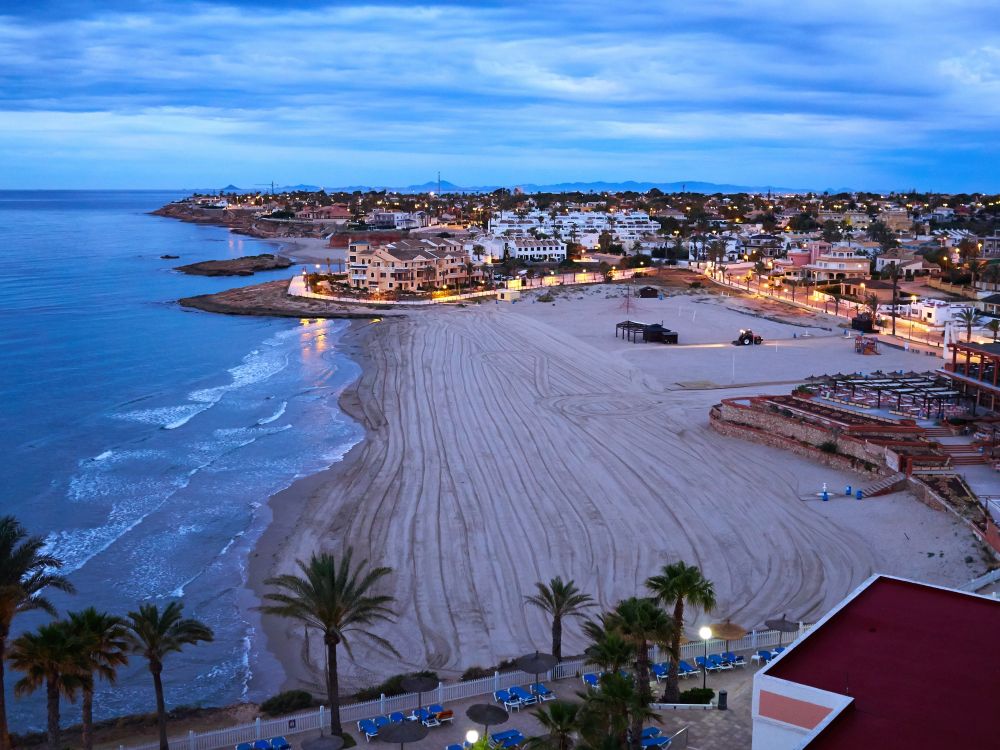 Flott duplex med 3 soverom, 2 bad beliggende i sentrum av Playa Flamenca