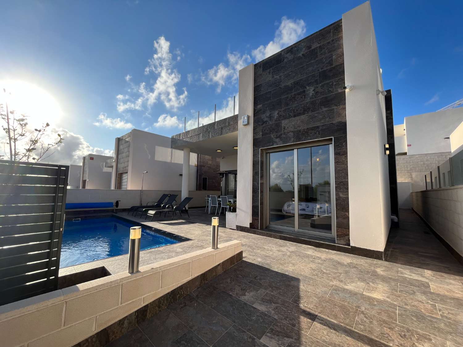 Beautiful modern Villa 3 bedrooms, 2 bathrooms, 1 fully equipped solarium and 1 private pool on Villamartín in Orihuela Costa