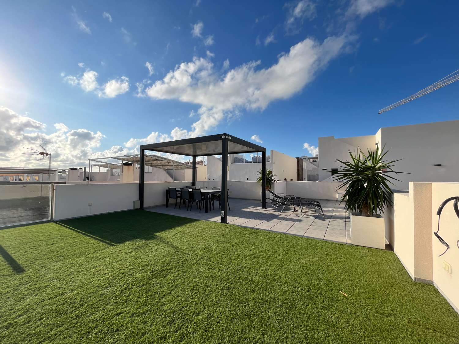 Beautiful modern Villa 3 bedrooms, 2 bathrooms, 1 fully equipped solarium and 1 private pool on Villamartín in Orihuela Costa