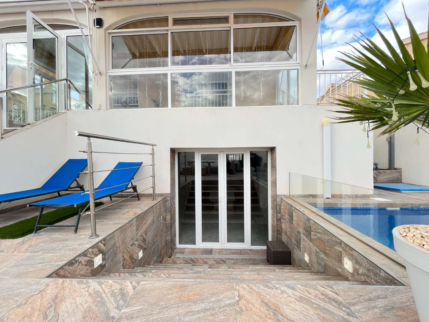Vacker söderläge 3 sovrum fristående villa med privat pool