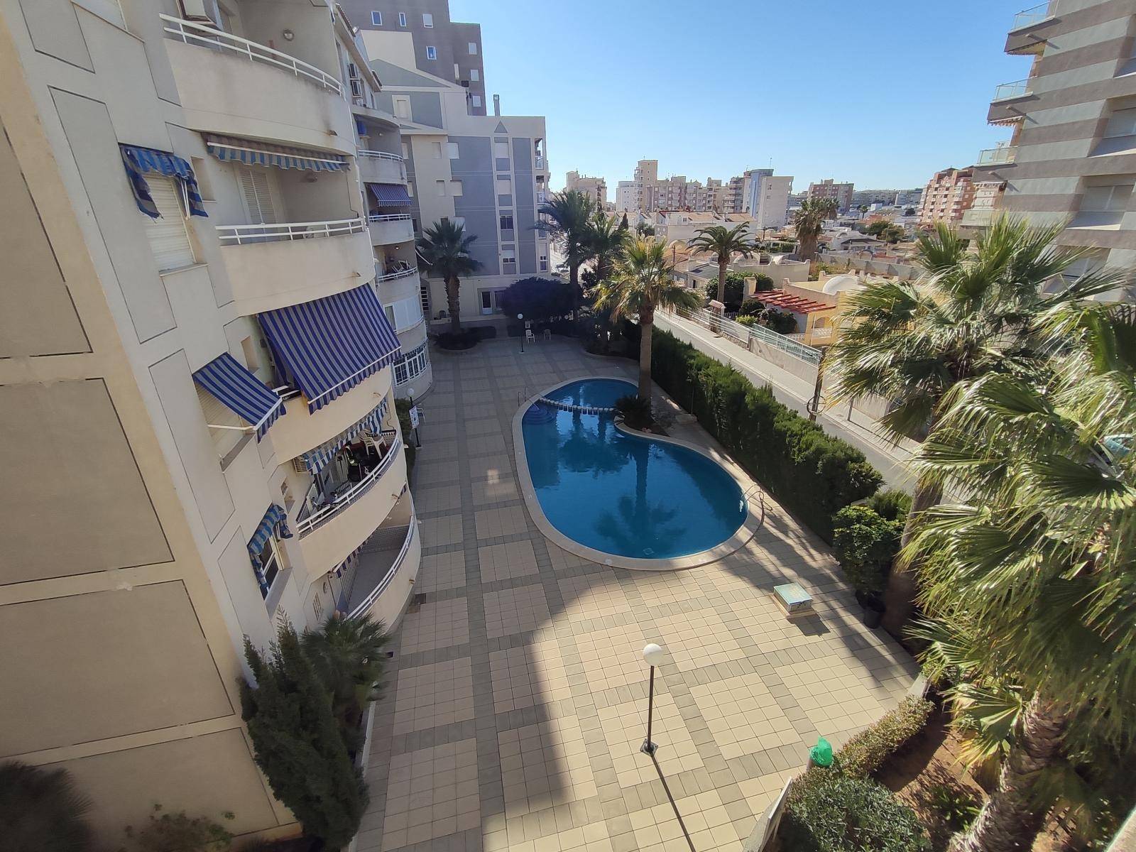 2 bedroom Apartment with communal pool in Torrevieja
