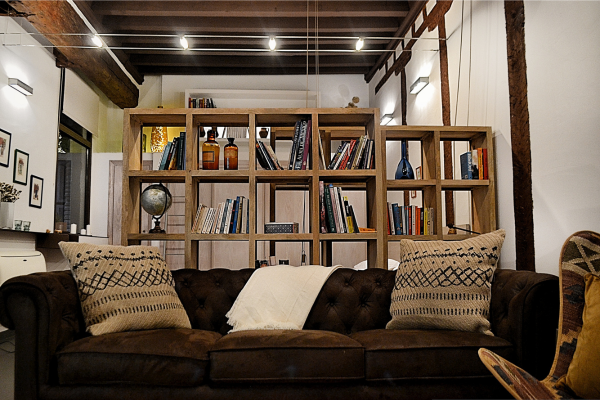 Olohuone kirjastolla