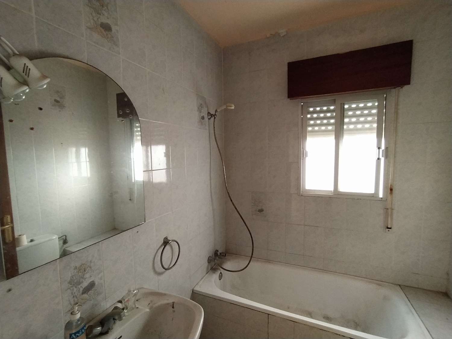 Bungalow de 3 dormitorios, 1 baño en segunda línea de playa.