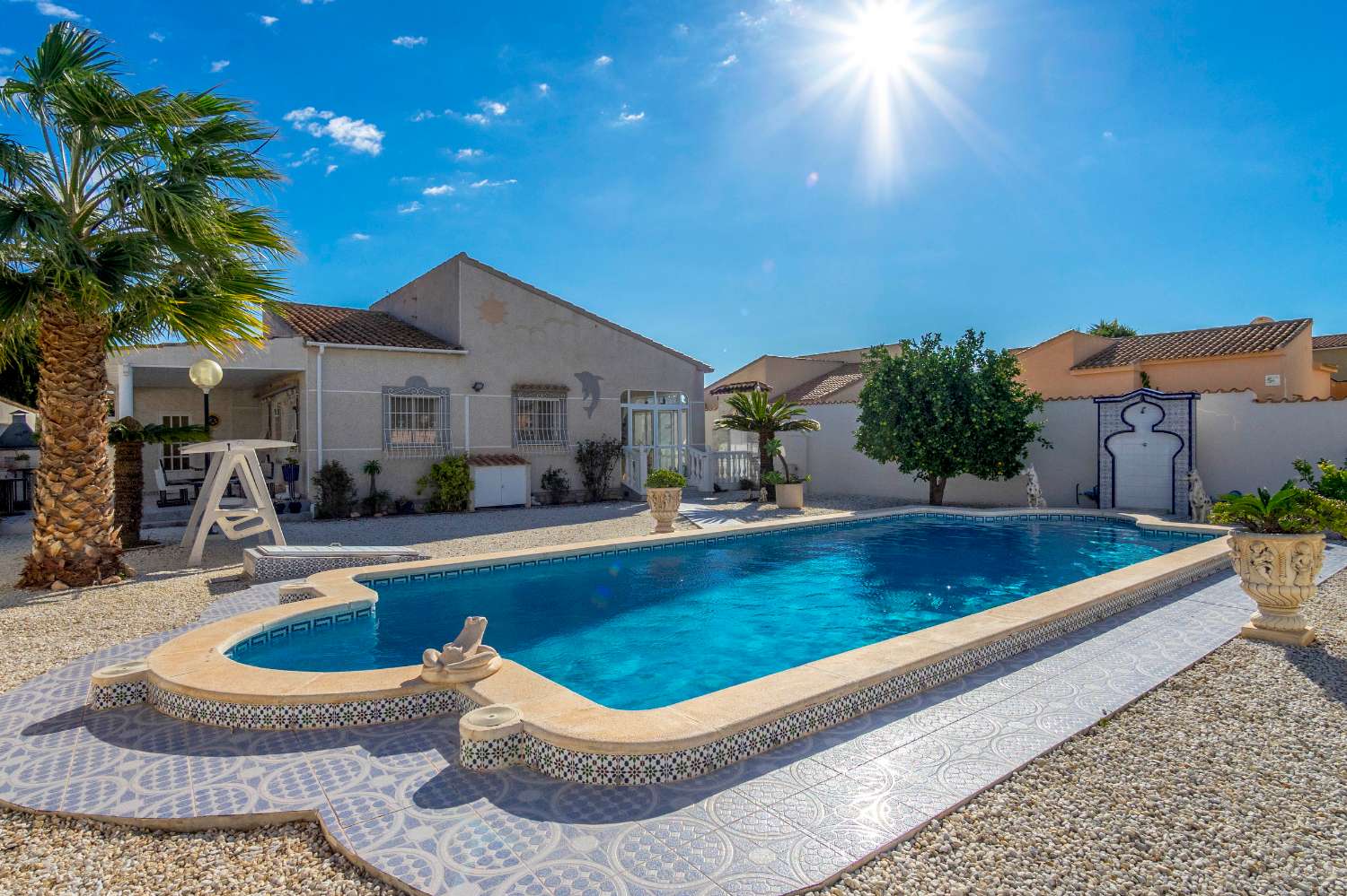 Schöne Villa mit 4 Schlafzimmern und 2 Bädern