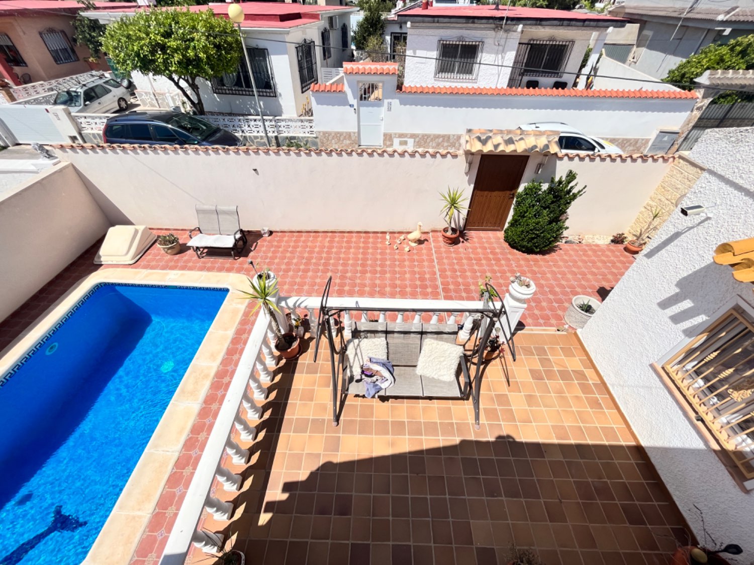 Belle villa avec 4 chambres et 2 salles de bain avec piscine privée.