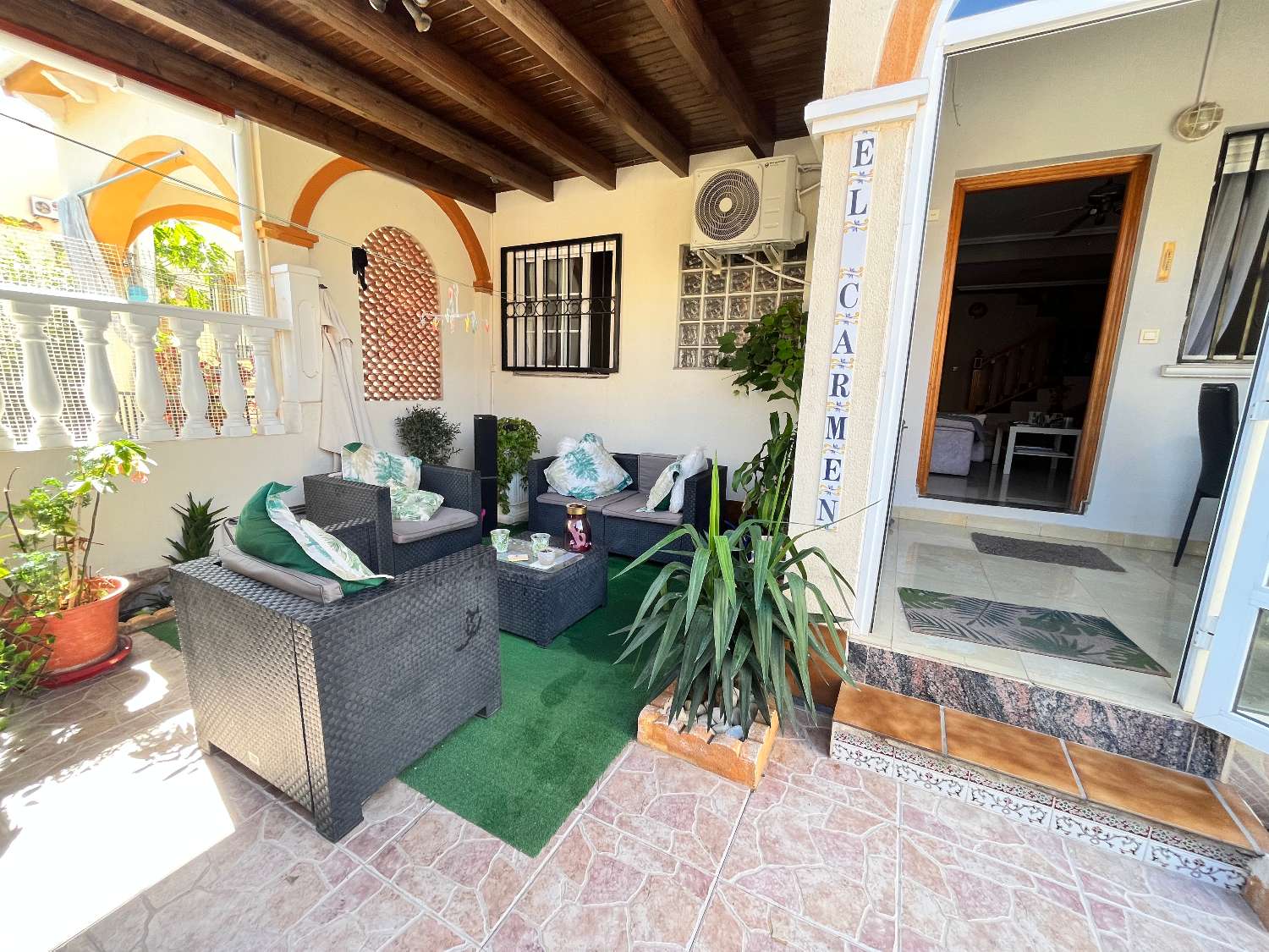 Fantastisk duplex med 3 sovrum, 2 badrum beläget i centrala Playa Flamenca