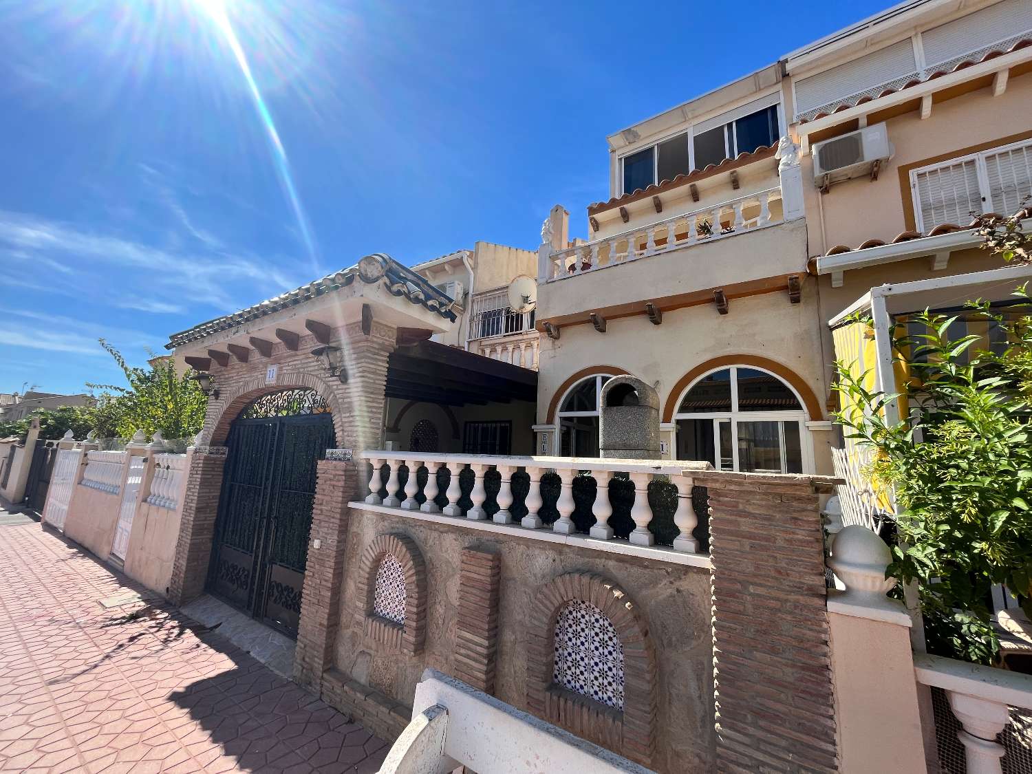 Great duplex with 3 bedrooms, 2 bathrooms located in the center of Playa Flamenca