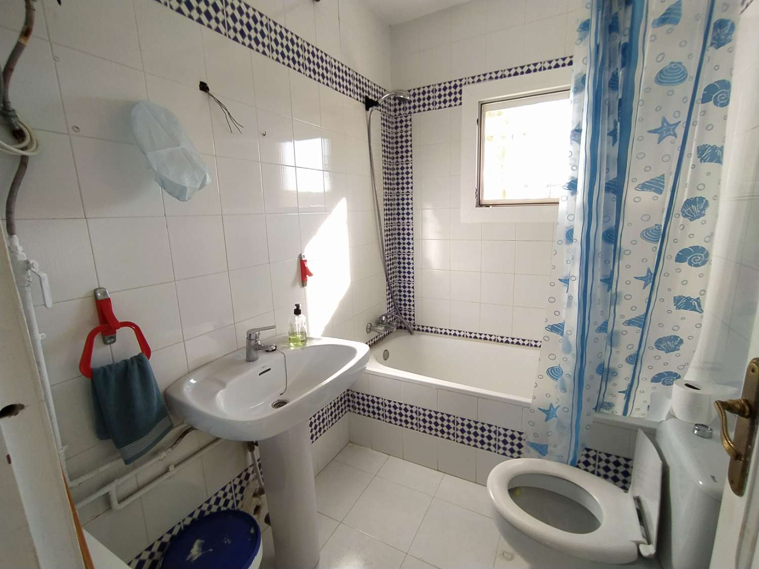 Schönes renoviertes Studio in der obersten Etage in einer Urbanisation mit Gemeinschaftspool.