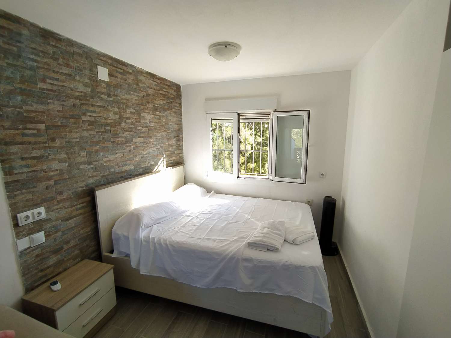 Schönes renoviertes Studio in der obersten Etage in einer Urbanisation mit Gemeinschaftspool.