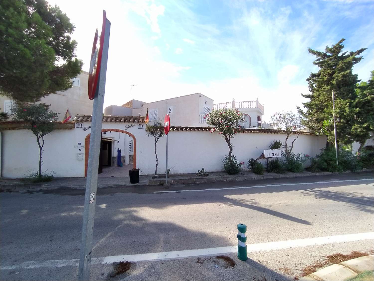 Belle villa avec 5 chambres et 3 salles de bains près de la plage