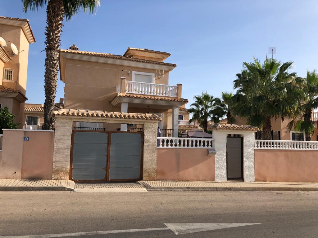 Maginifico frittliggende villa totalrenovert med 4 soverom
