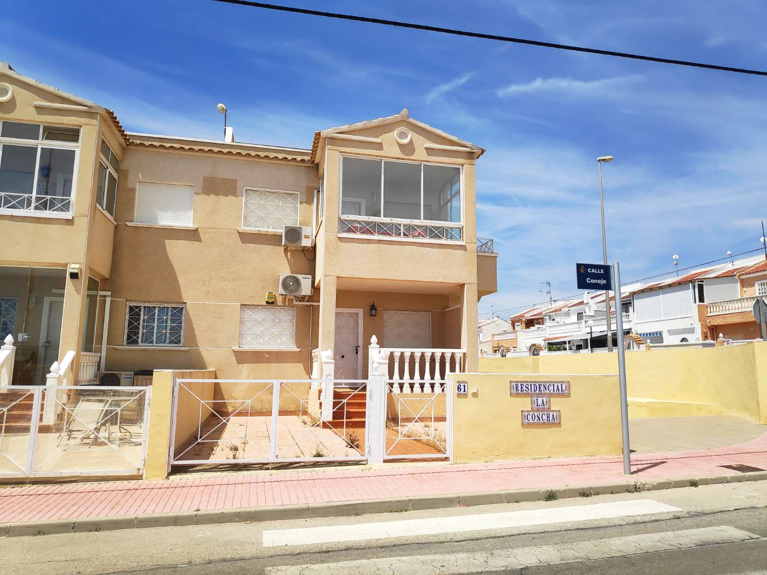 Lägenhet till salu i Las Chismosas med privat solarium, 2 sovrum och pool
