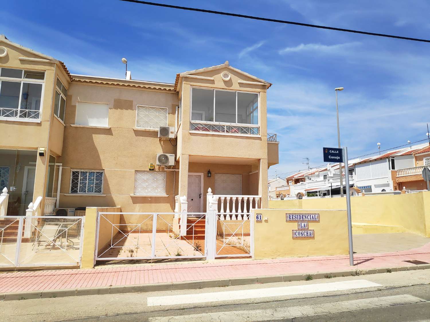 Piso en venta en Las Chismosas con solarium privado, 2 habitaciones y piscina