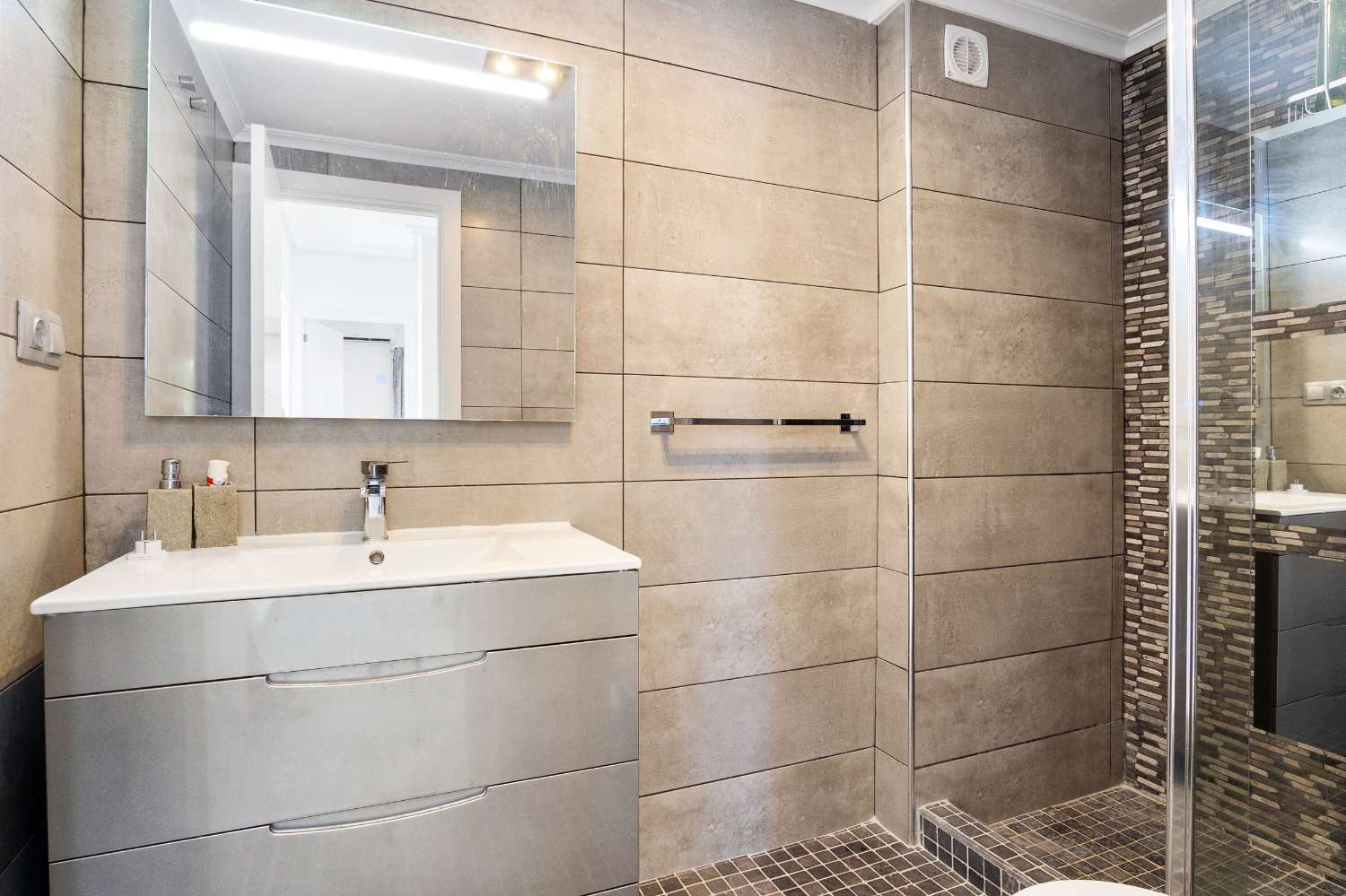 Charmante Maisonette mit 3 Schlafzimmern, 2 Bädern und Gemeinschaftspool