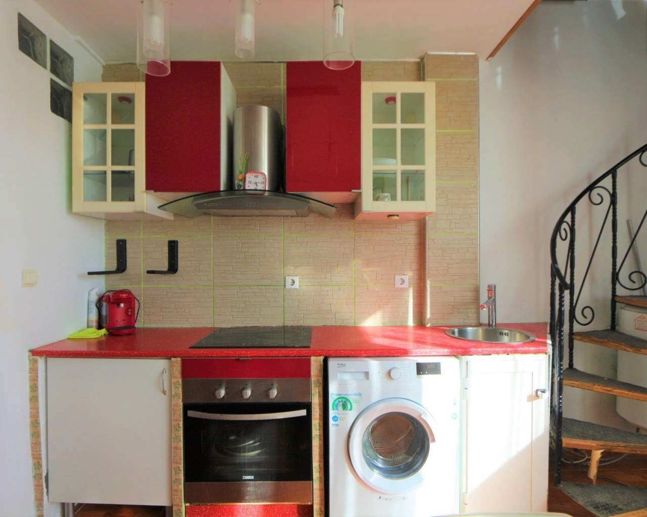 Apartamento en planta alta de 2 dormitorios, 1 baño y con piscina comunitaria.