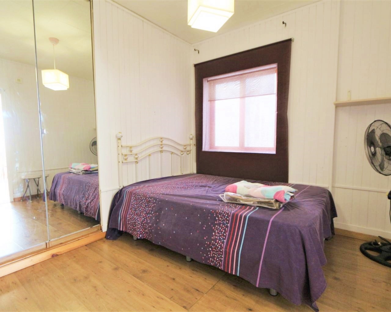 Apartamento en planta alta de 2 dormitorios, 1 baño y con piscina comunitaria.