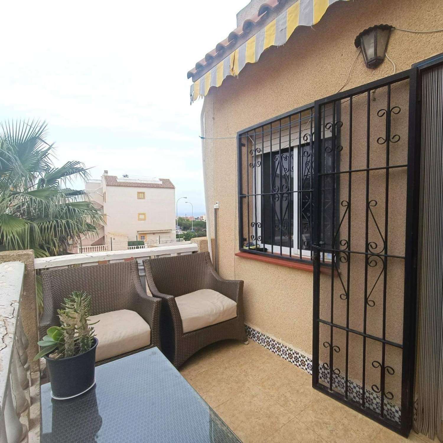 Beau bungalow de 2 chambres, 1 salle de bain avec solarium