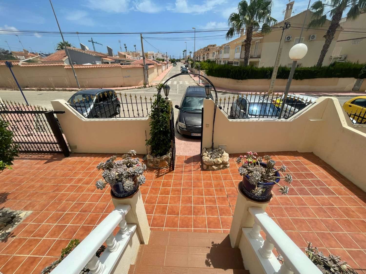 Hermosa casa adosada de 3 dormitorios y 2 baños en Las Chismosas