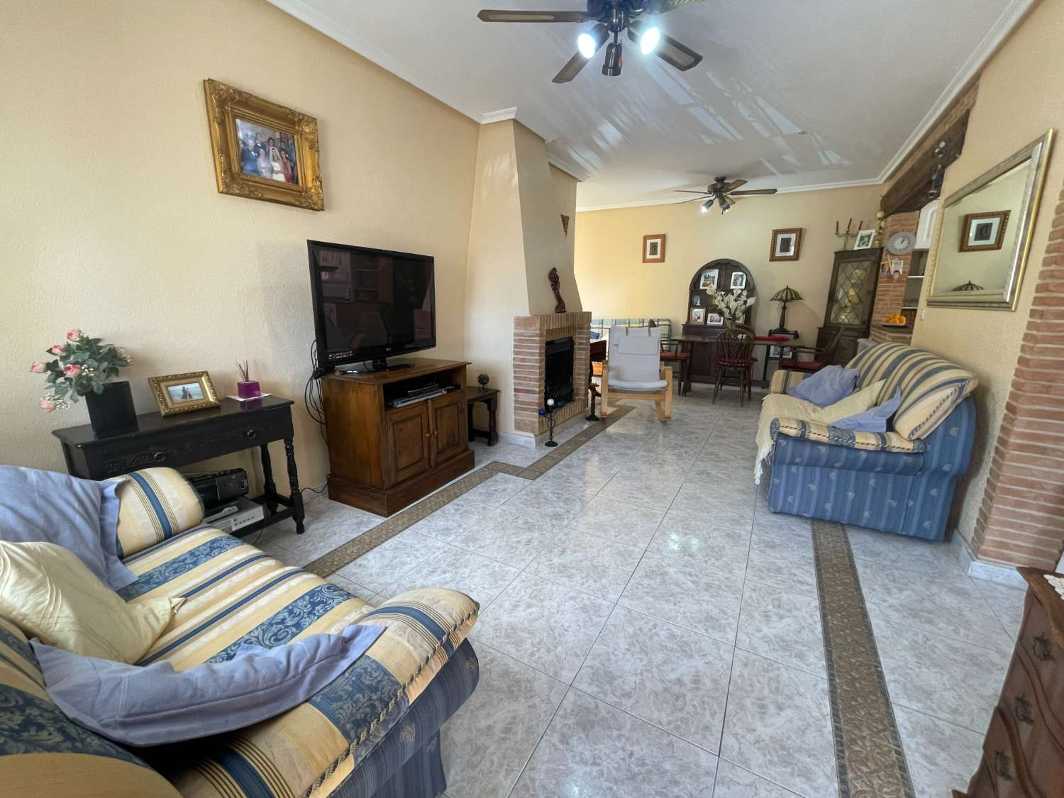 Hermosa casa adosada de 3 dormitorios y 2 baños en Las Chismosas