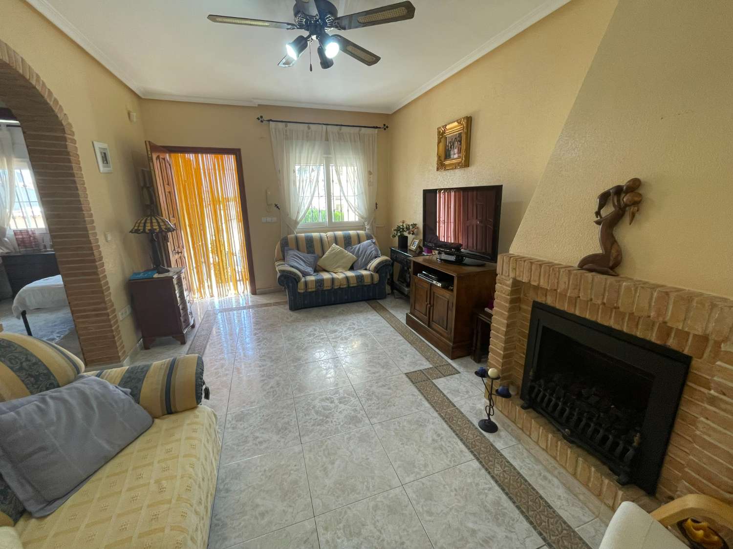 Hermosa casa adosada de 3 dormitorios y 2 baños en Las Chismosas