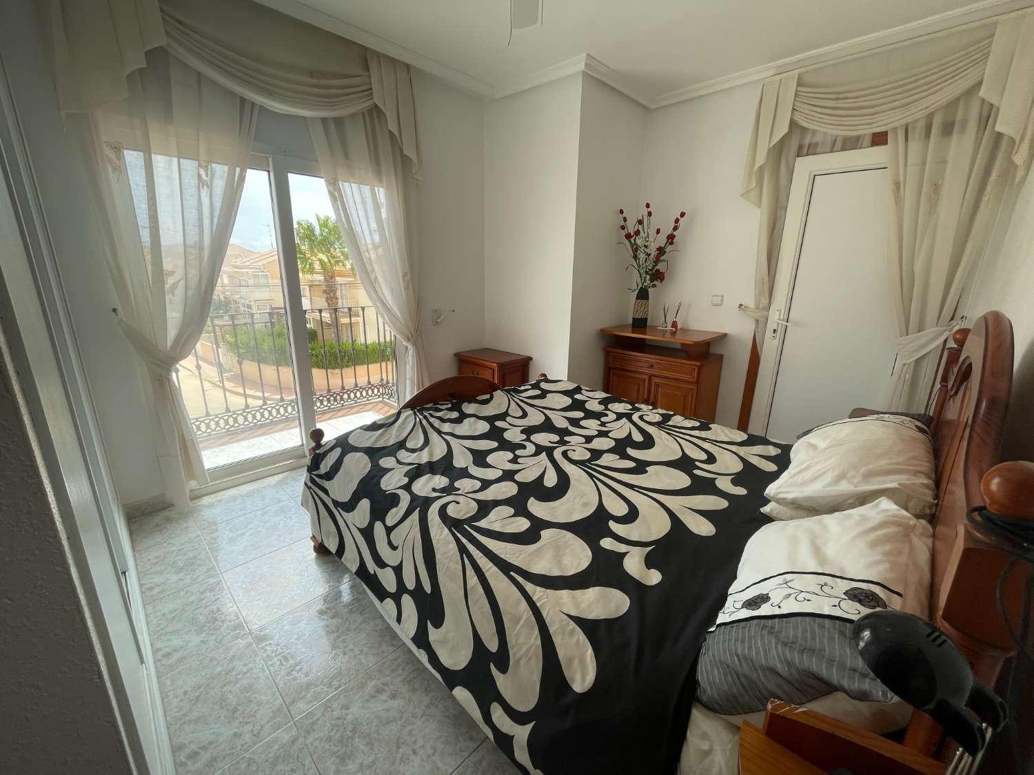 Hermosa casa adosada de 3 dormitorios y 2 baños en Las Chismosas