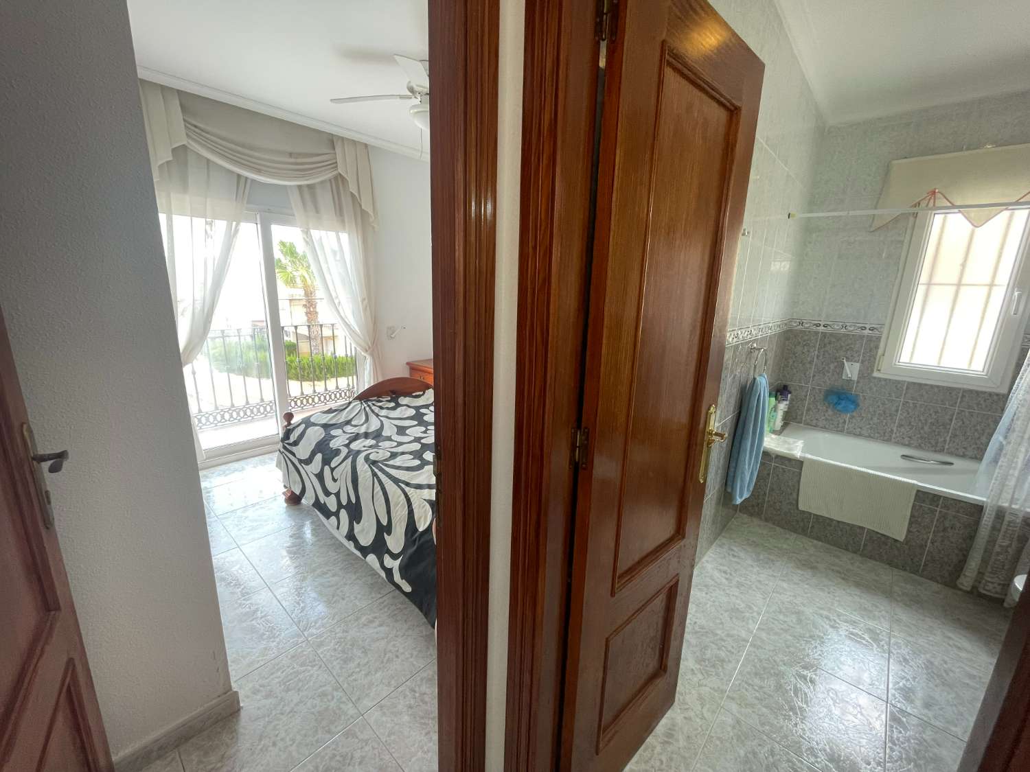 Hermosa casa adosada de 3 dormitorios y 2 baños en Las Chismosas
