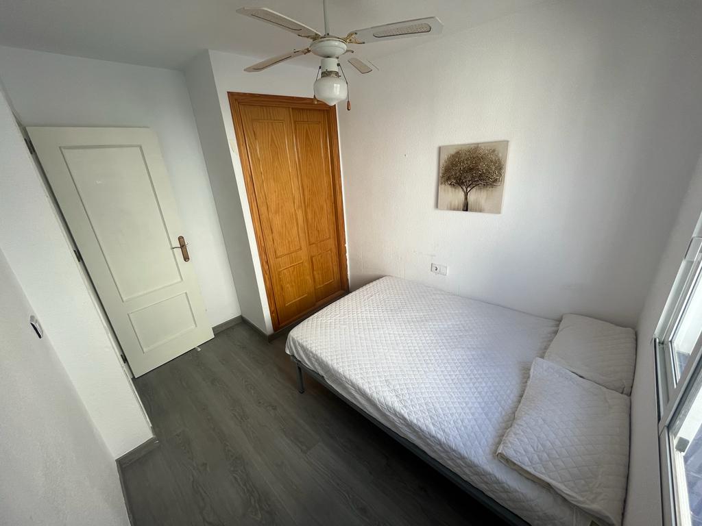 Hermosa casa adosada de 3 dormitorios y 2 baños con piscina privada.