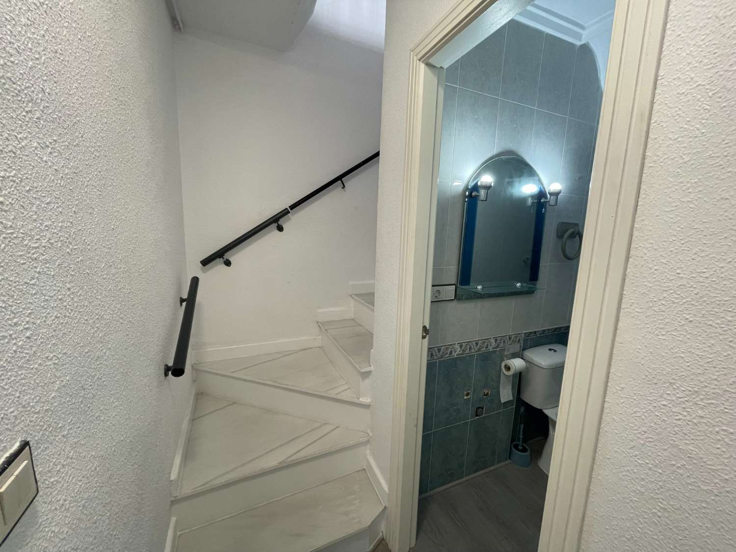 Hermosa casa adosada de 3 dormitorios y 2 baños con piscina privada.