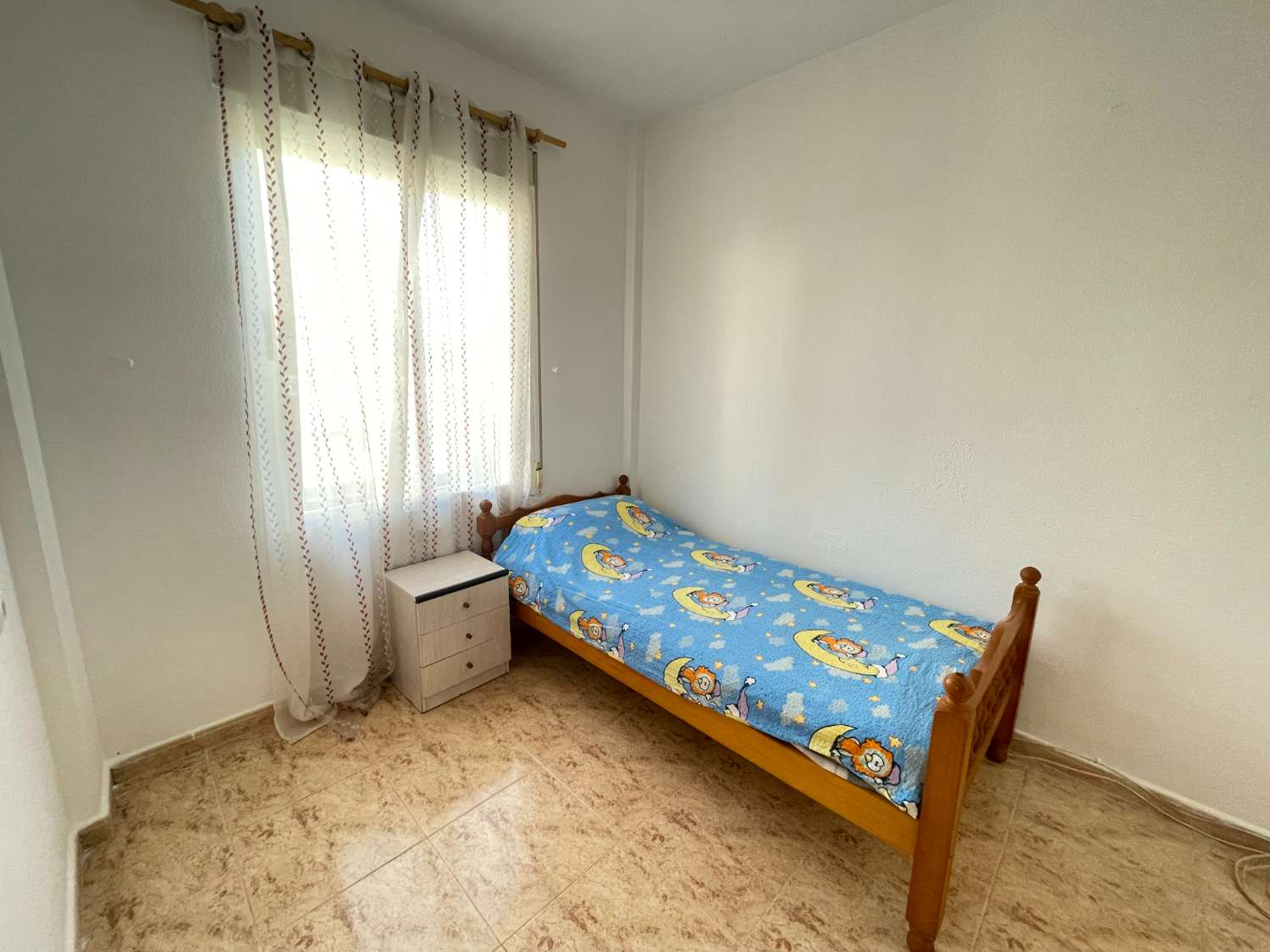 Grazioso appartamento al piano terra con 2 camere da letto a Playa Flamenca.