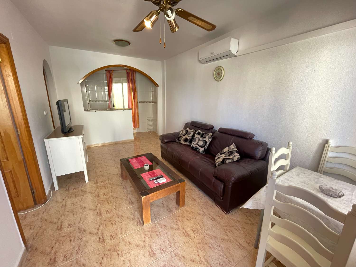Trevlig lägenhet på bottenvåningen med 2 sovrum i Playa Flamenca.