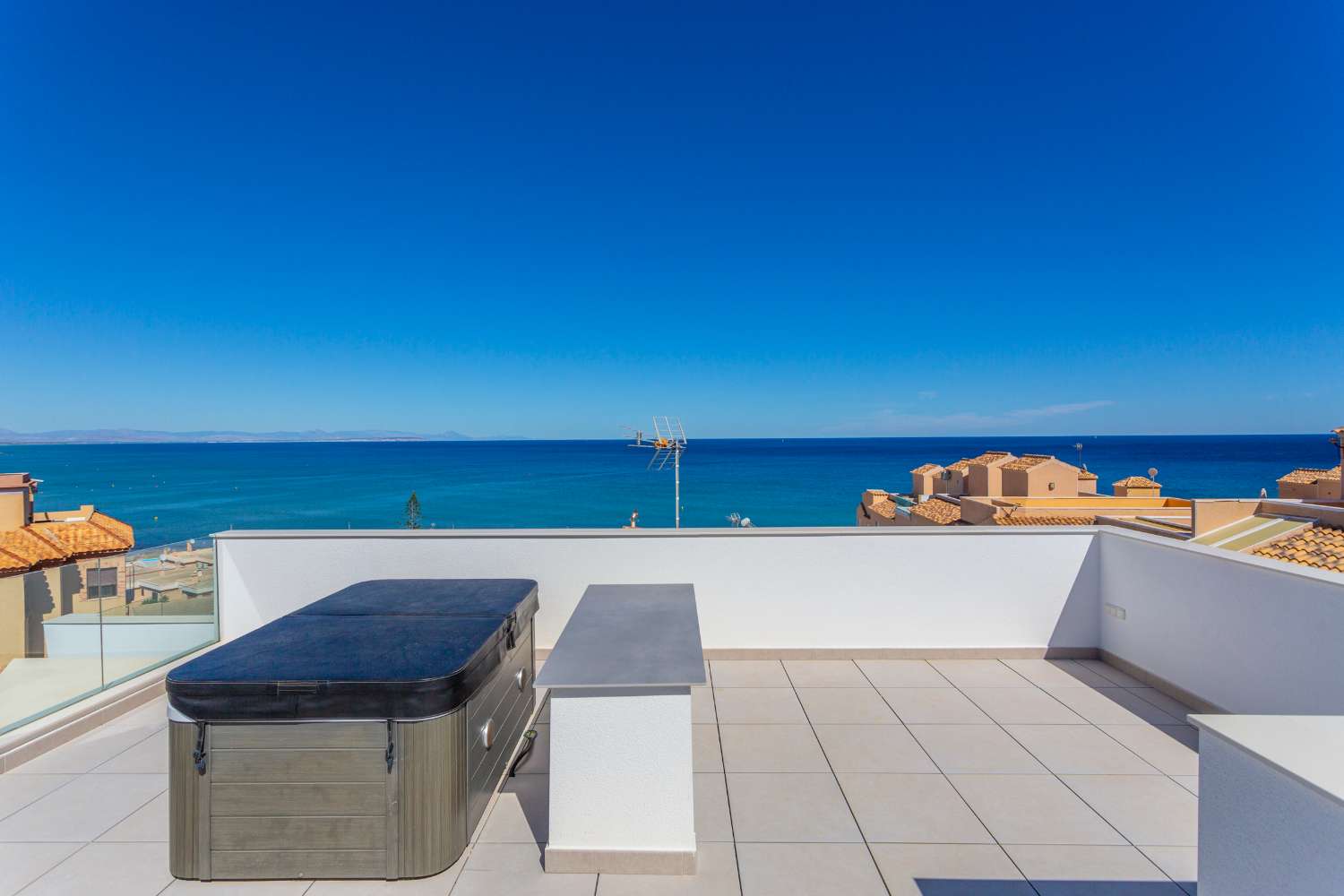 Schöne freistehende Villa 150m vom Meer entfernt mit privatem Pool