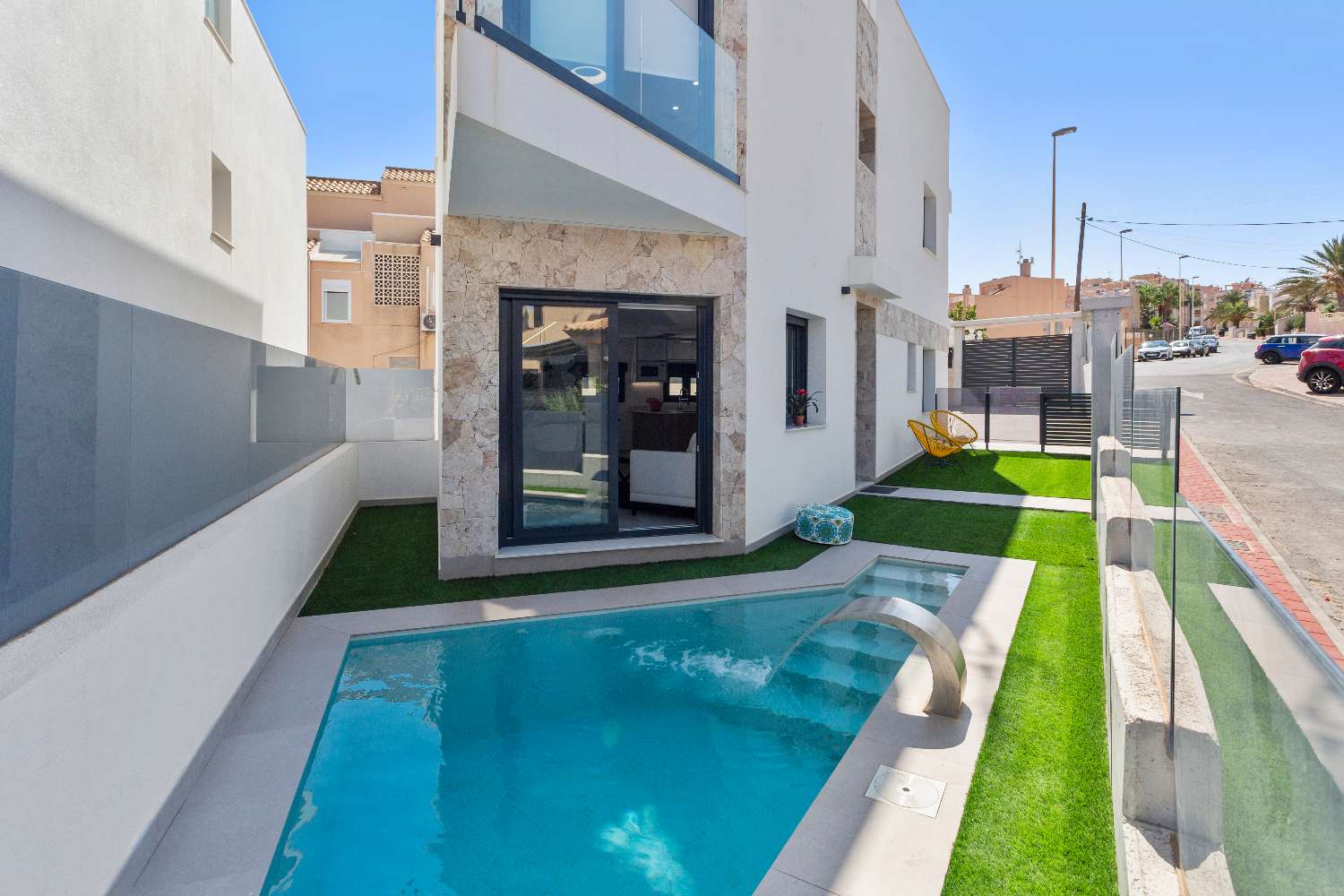 Schöne freistehende Villa 150m vom Meer entfernt mit privatem Pool