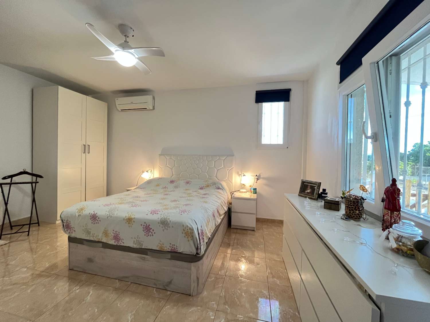Krásná vila se 3 ložnicemi s nezávislým apartmánem a soukromým bazénem