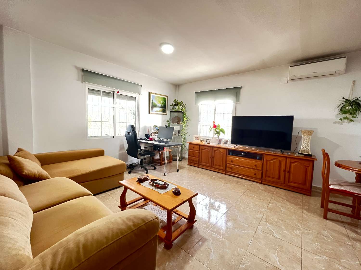 Krásná vila se 3 ložnicemi s nezávislým apartmánem a soukromým bazénem