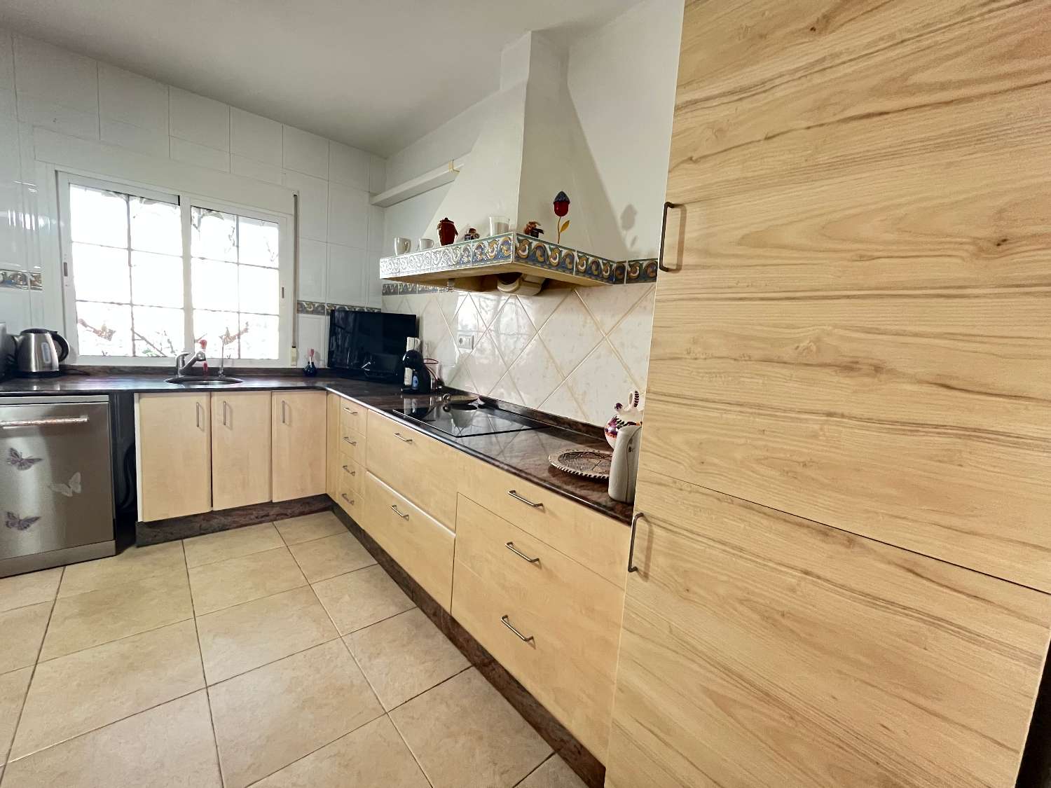 Krásná vila se 3 ložnicemi s nezávislým apartmánem a soukromým bazénem