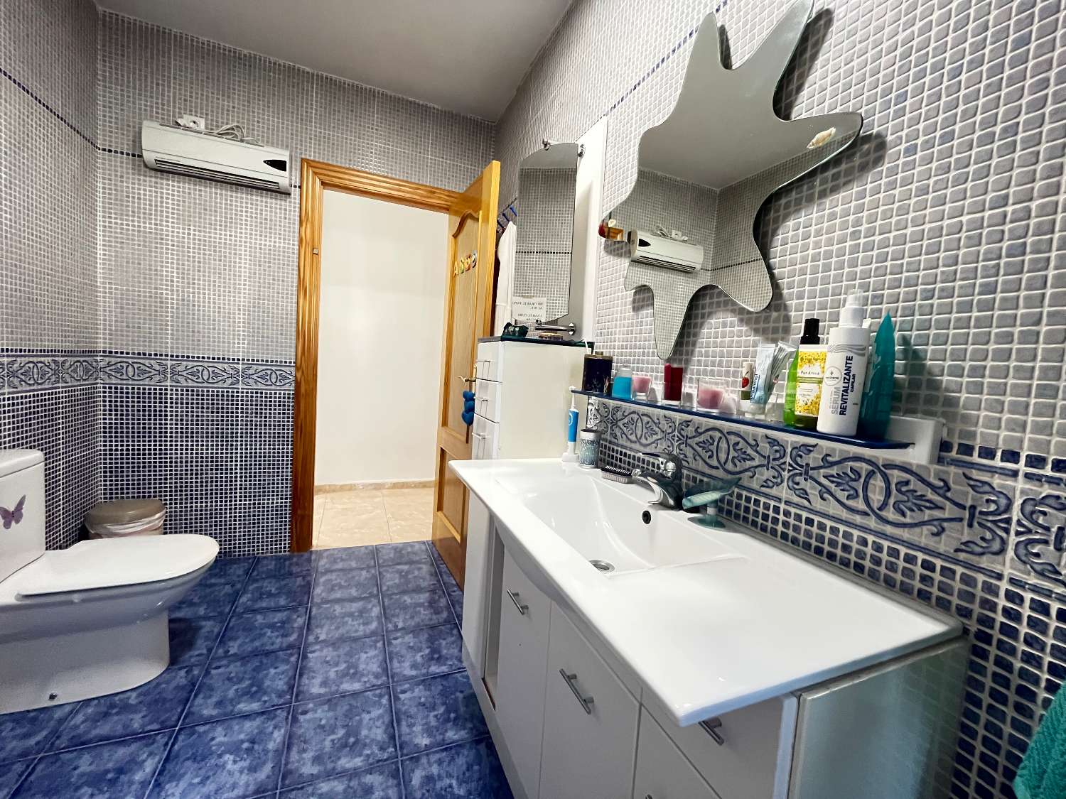 Krásná vila se 3 ložnicemi s nezávislým apartmánem a soukromým bazénem
