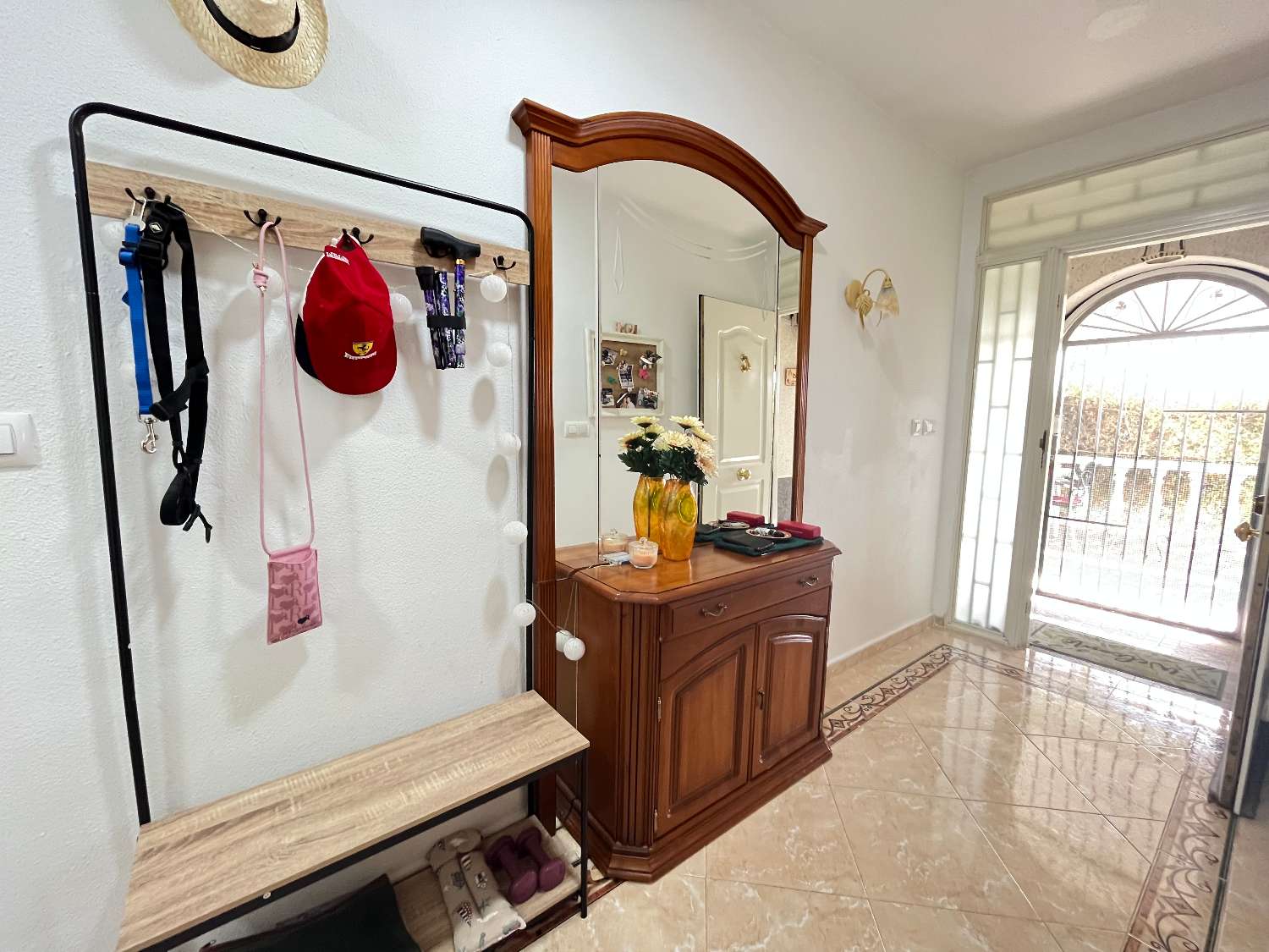 Krásná vila se 3 ložnicemi s nezávislým apartmánem a soukromým bazénem