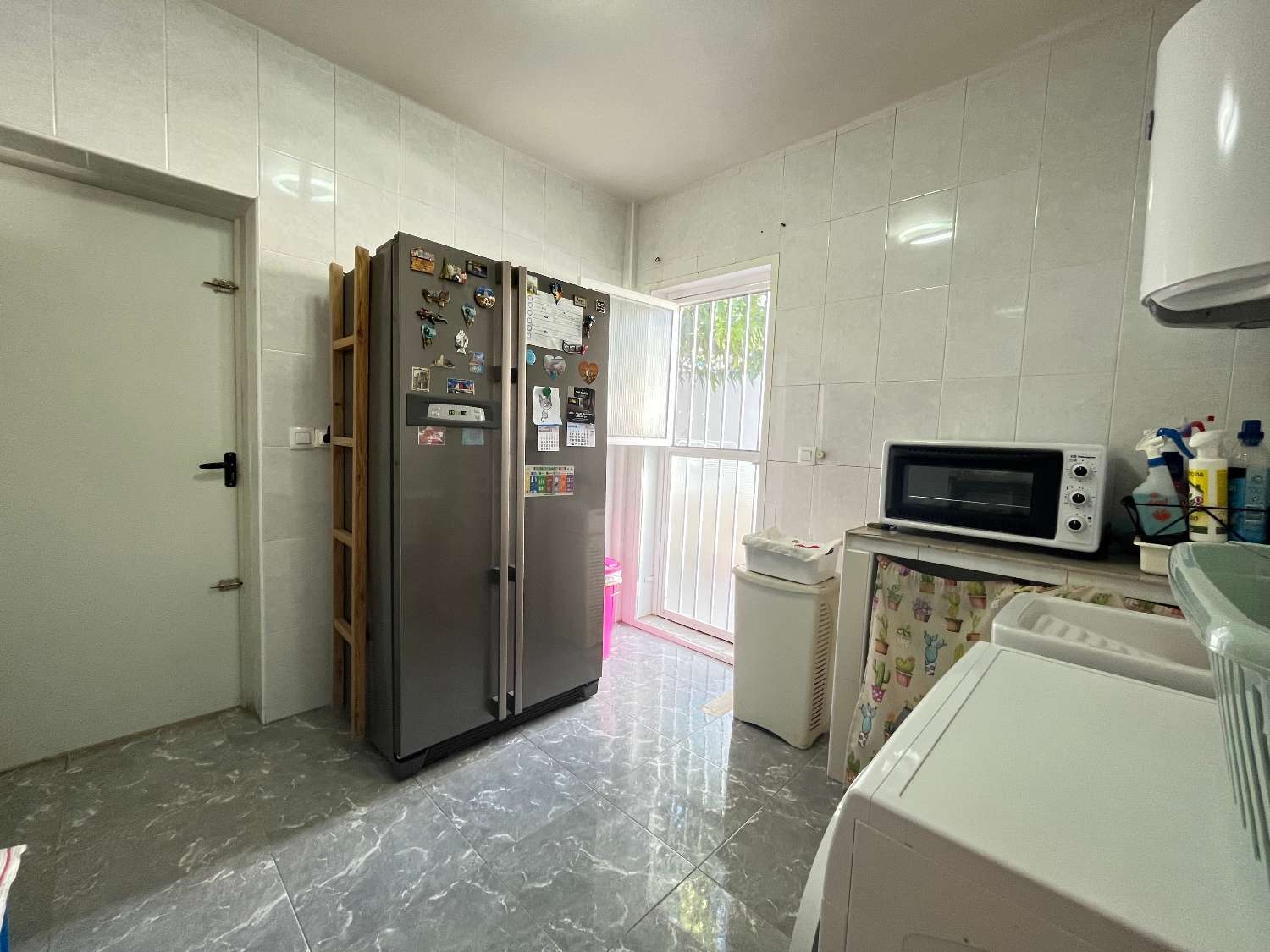 Krásná vila se 3 ložnicemi s nezávislým apartmánem a soukromým bazénem