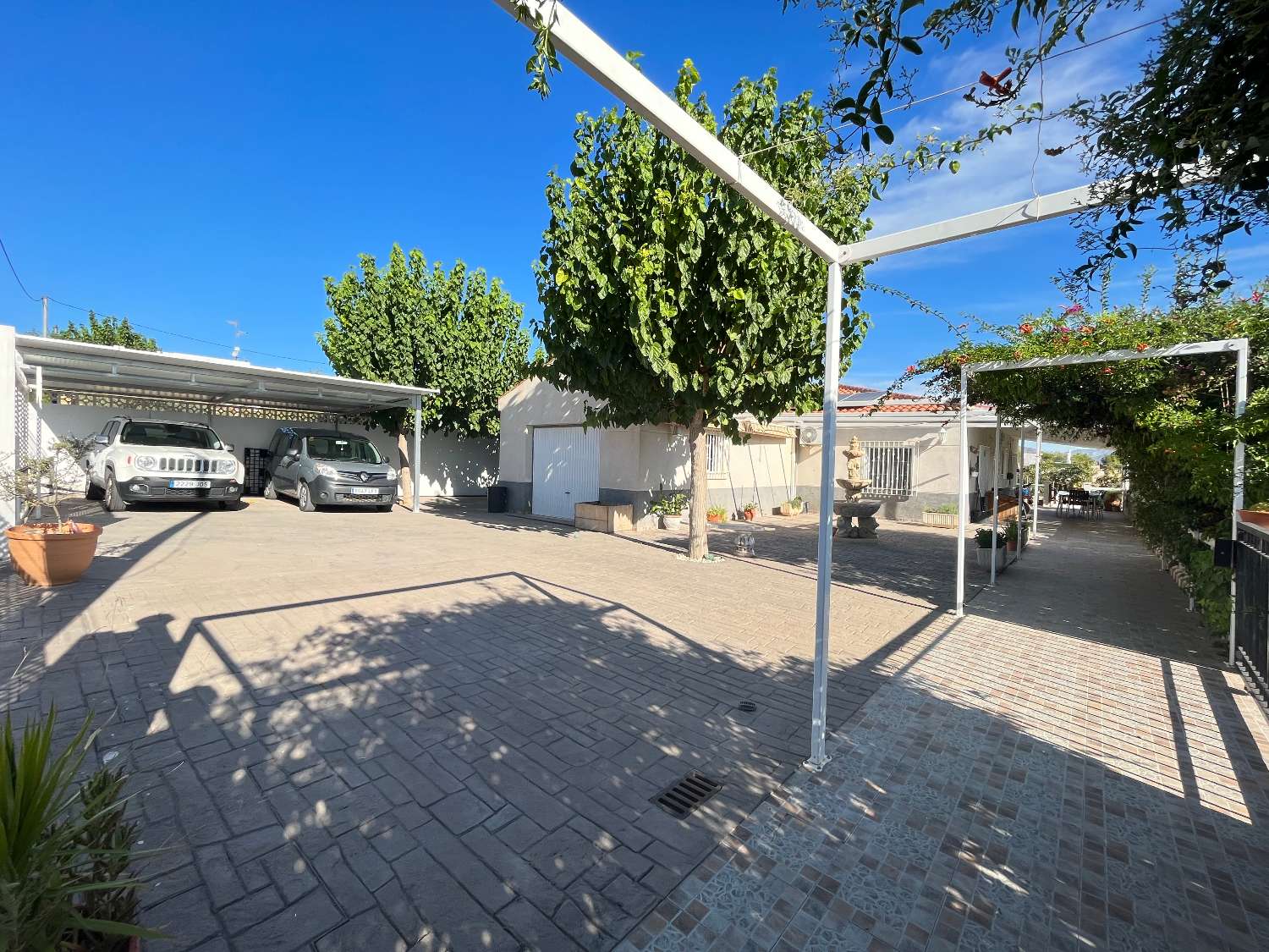 Krásná vila se 3 ložnicemi s nezávislým apartmánem a soukromým bazénem