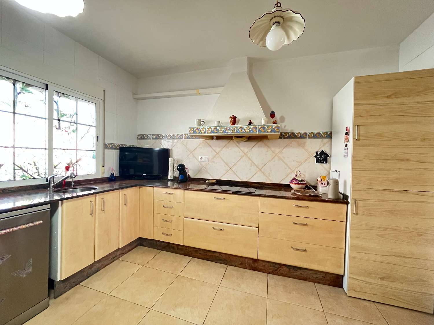 Krásná vila se 3 ložnicemi s nezávislým apartmánem a soukromým bazénem