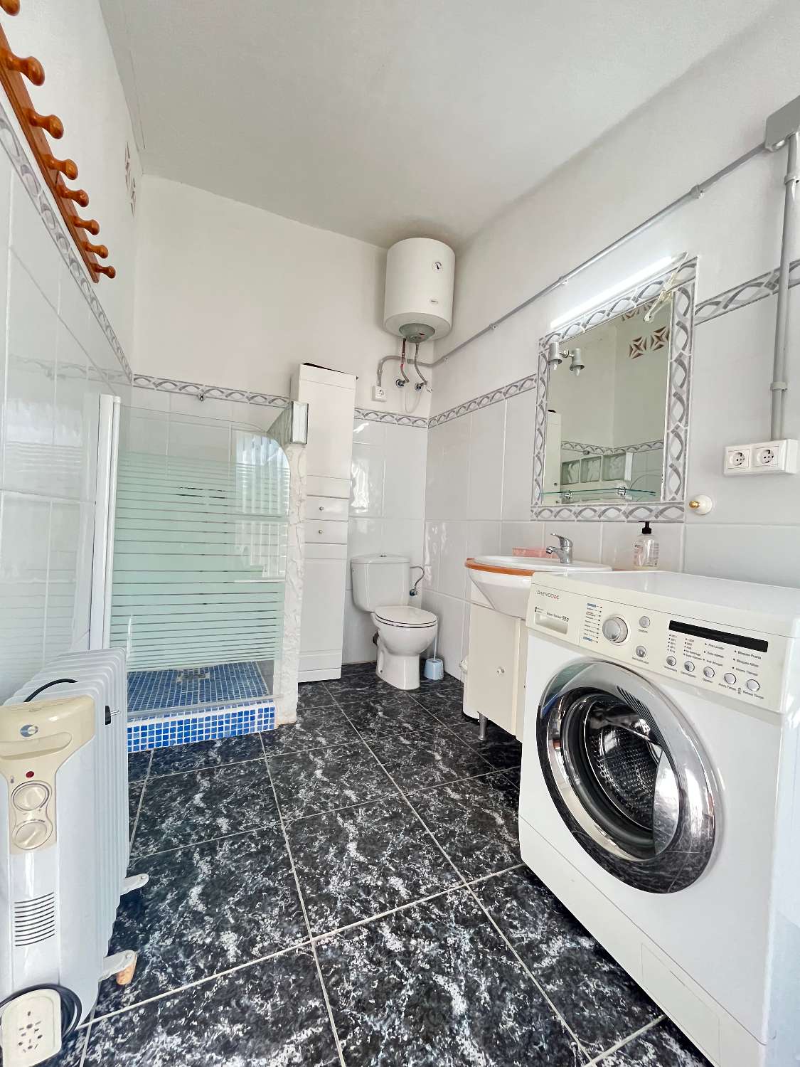 Krásná vila se 3 ložnicemi s nezávislým apartmánem a soukromým bazénem
