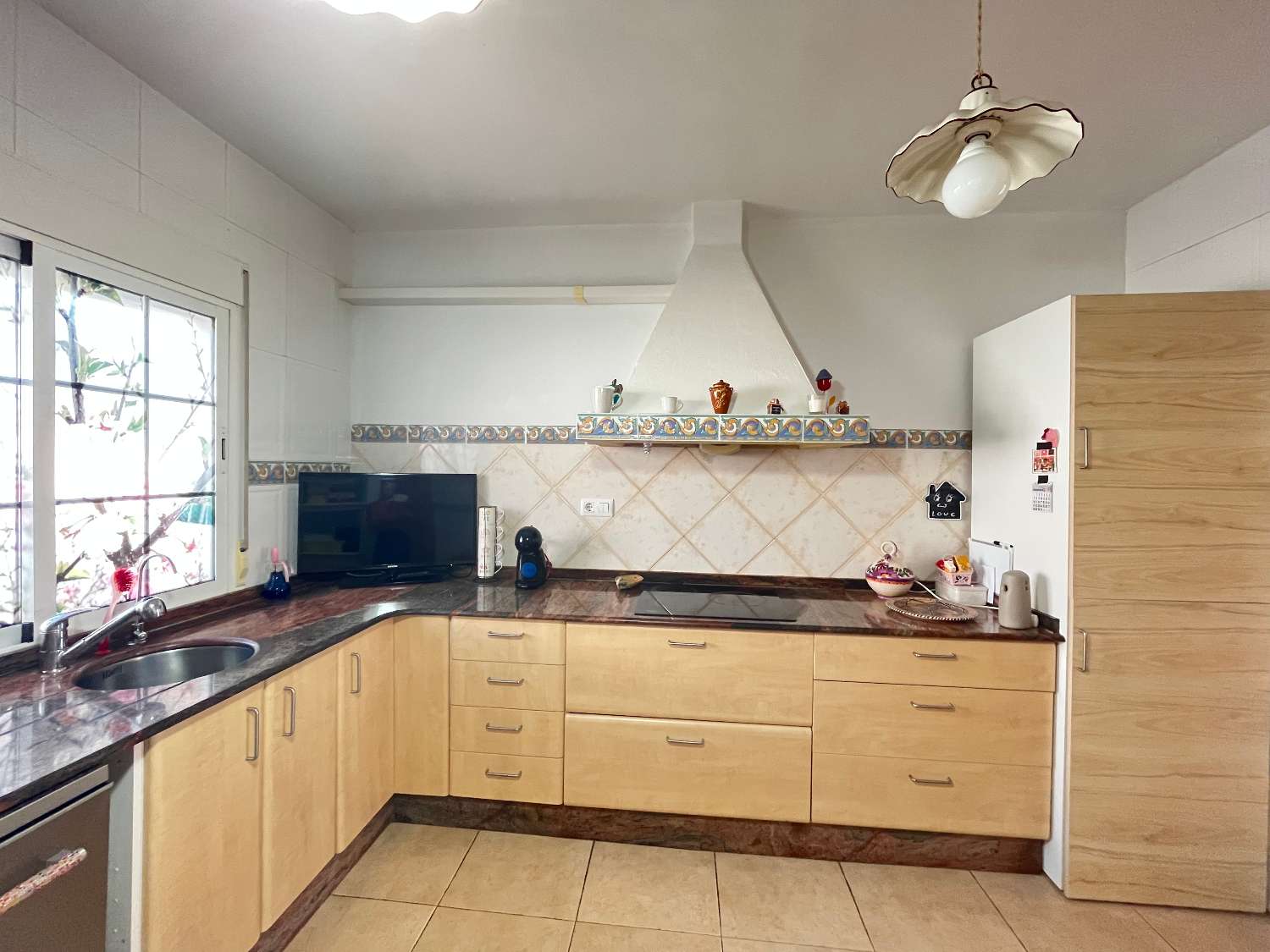 Krásná vila se 3 ložnicemi s nezávislým apartmánem a soukromým bazénem