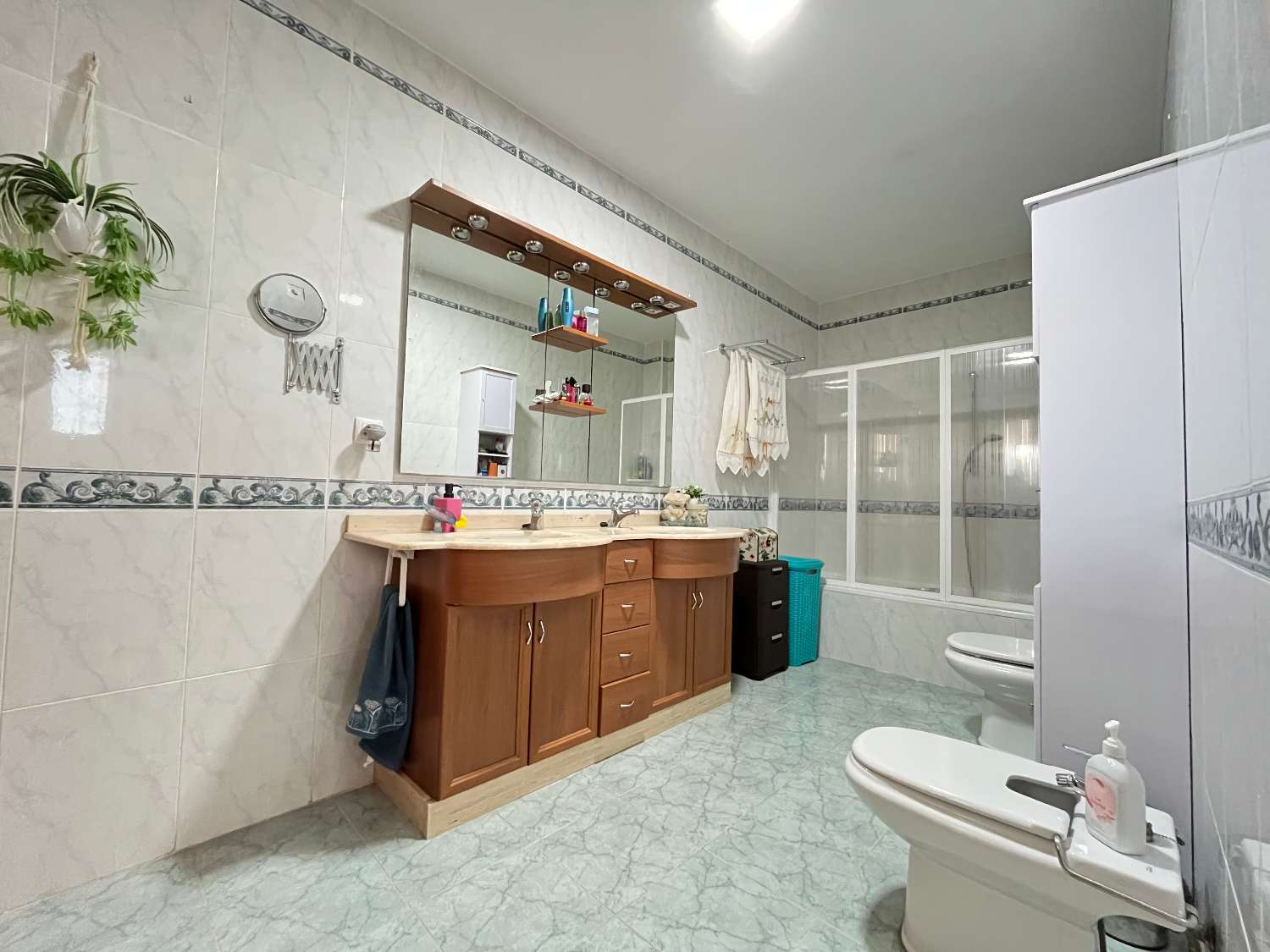 Krásná vila se 3 ložnicemi s nezávislým apartmánem a soukromým bazénem