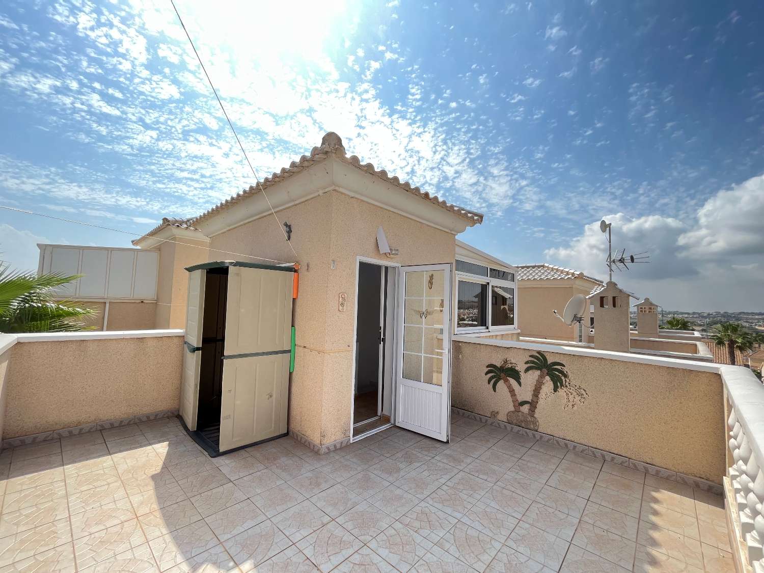 Beautiful 3 bedroom detached villa located in gated community