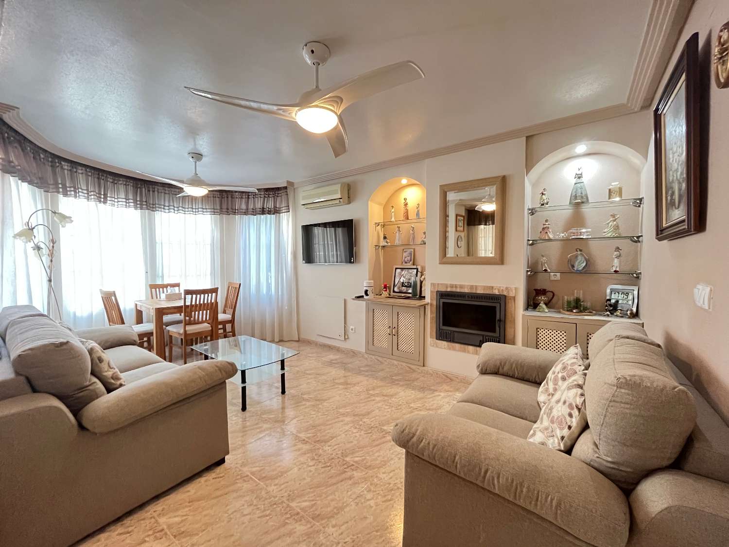 Beautiful 3 bedroom detached villa located in gated community