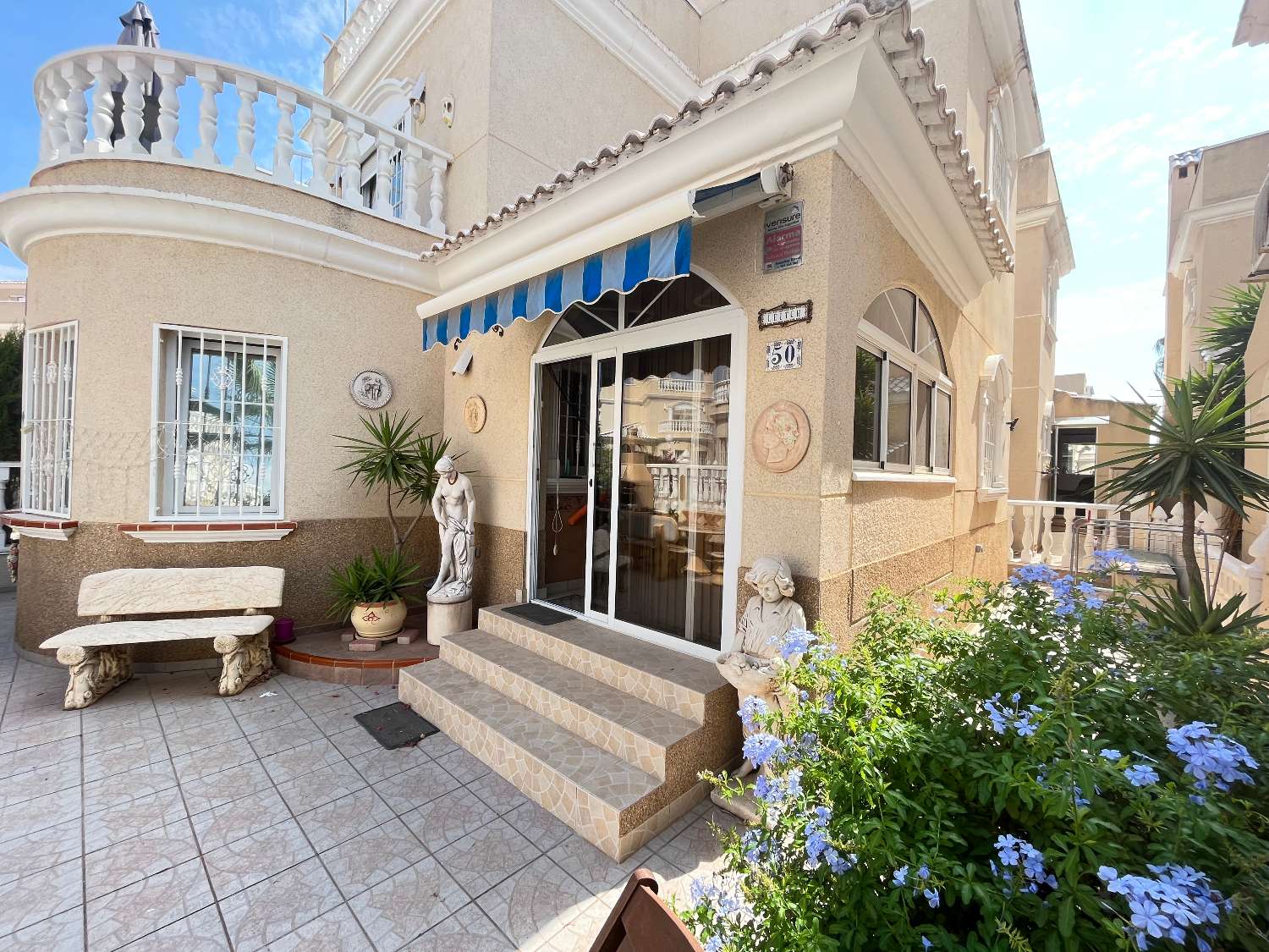 Precioso Chalet independiente de 3 dormitorios ubicado en comunidad cerrada