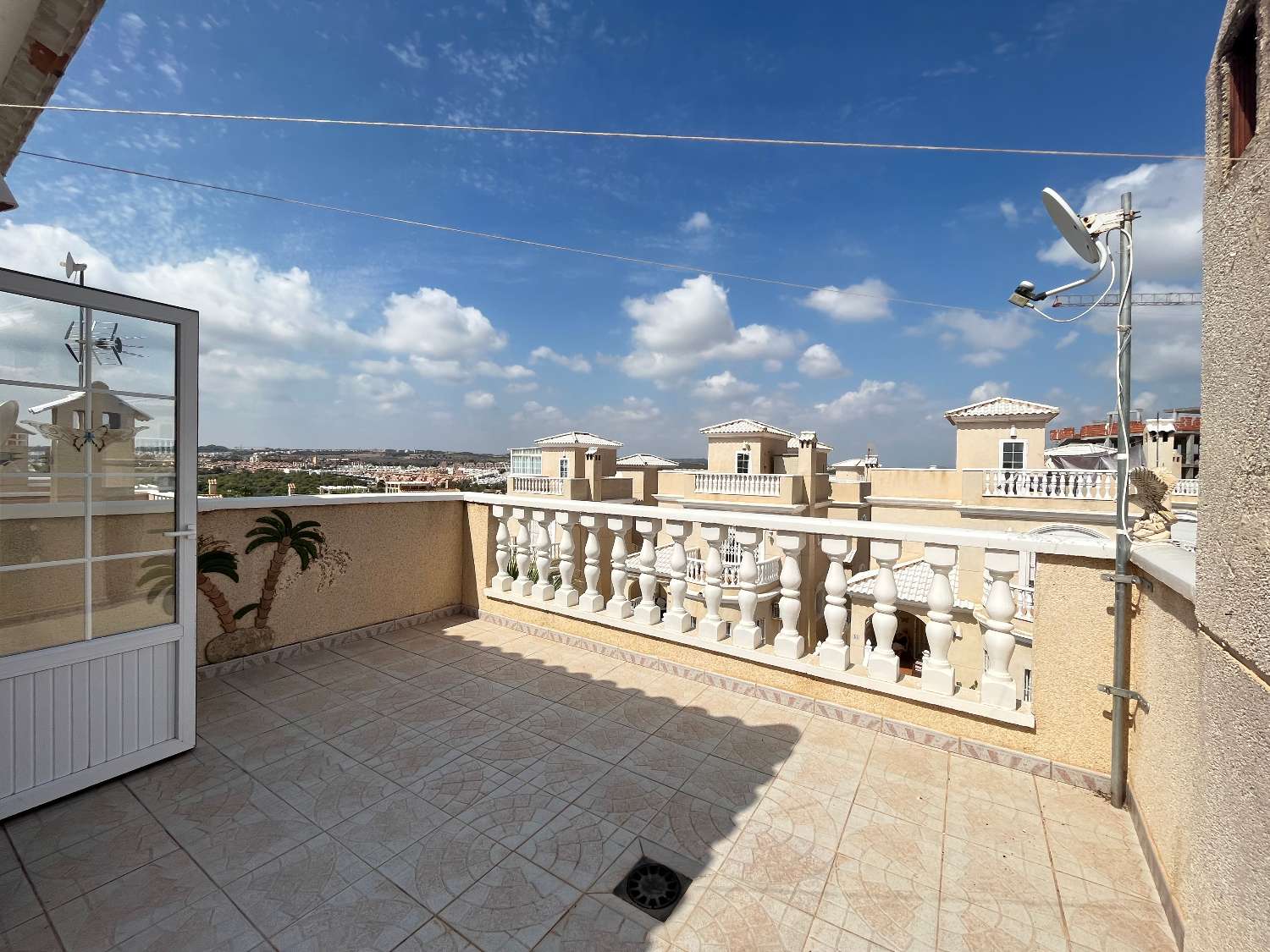 Bella villa indipendente con 3 camere da letto situata in gated community