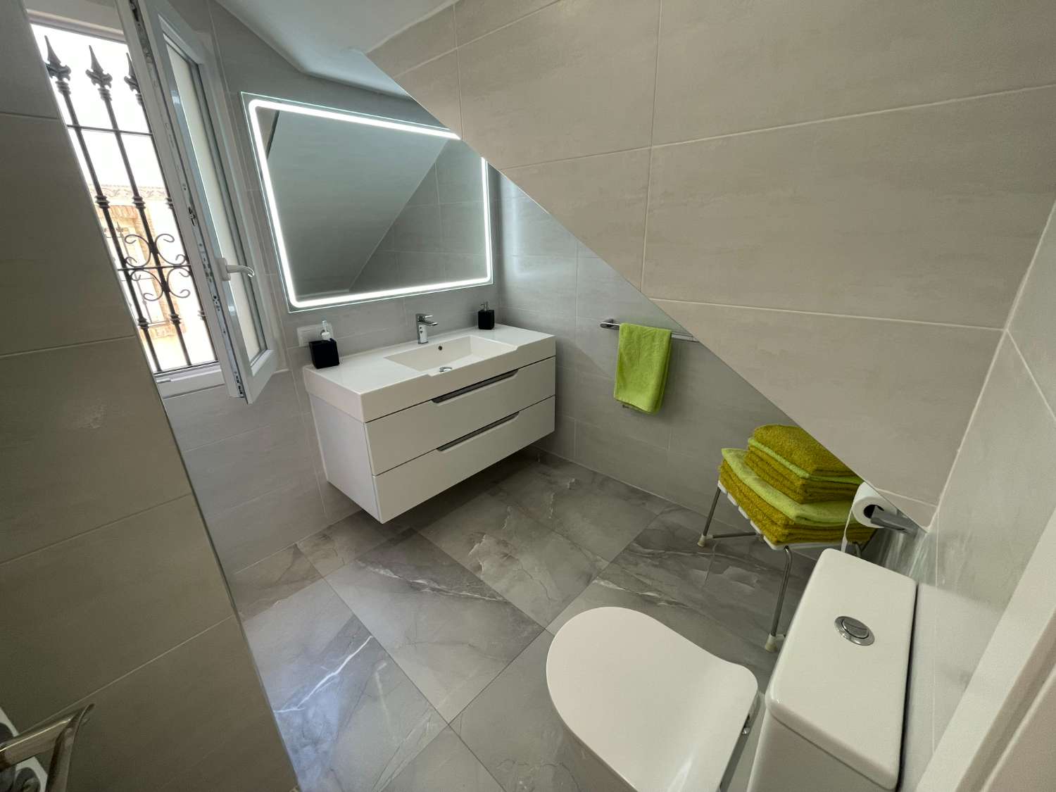 Precioso Chalet independiente de 3 Dormitoris y 2 baños con piscina comunitaria